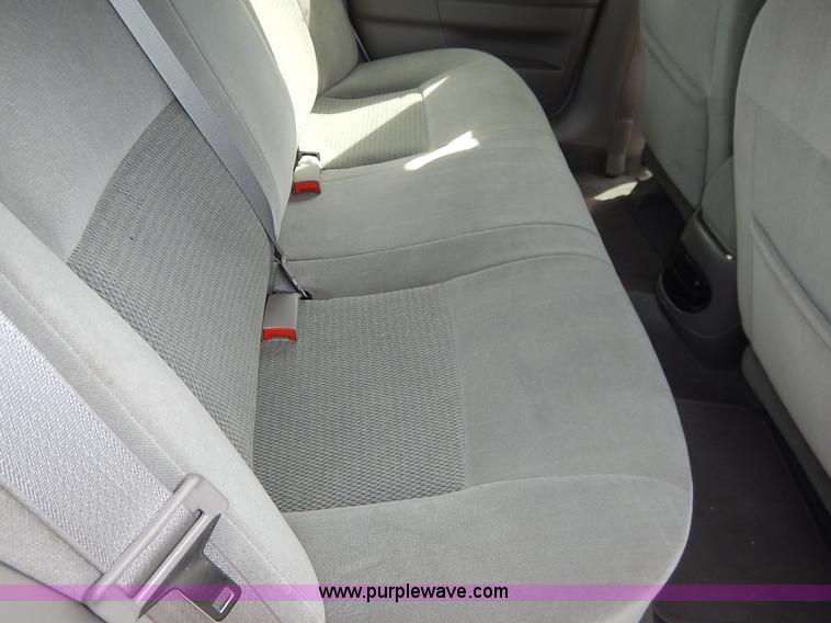 image for item J3858 2006 Ford Taurus