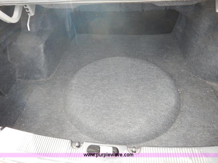 image for item J3858 2006 Ford Taurus