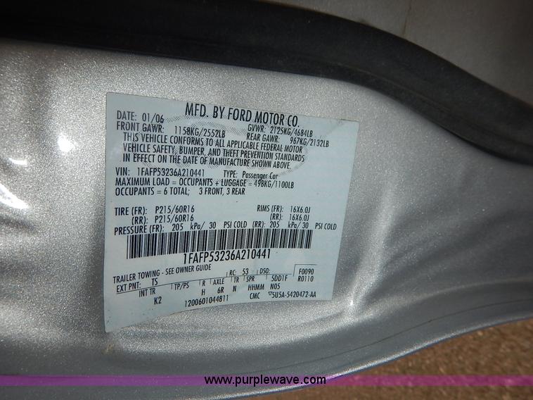 image for item J3858 2006 Ford Taurus
