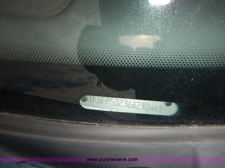 image for item J3858 2006 Ford Taurus