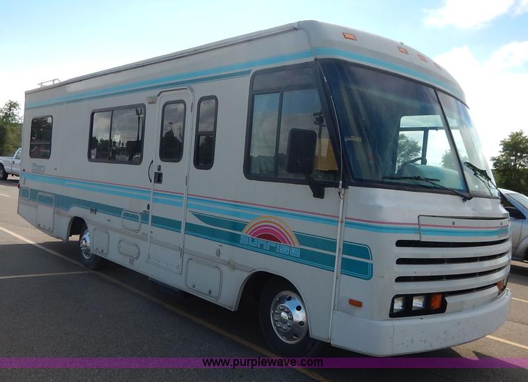 image for item J3865 1992 Chevrolet P30 Winnegbago Brave