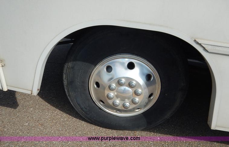 image for item J3865 1992 Chevrolet P30 Winnegbago Brave