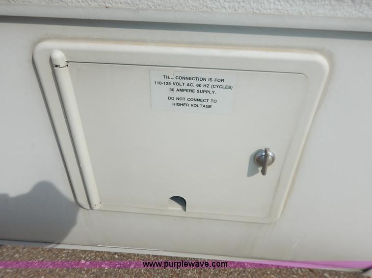 image for item J3865 1992 Chevrolet P30 Winnegbago Brave