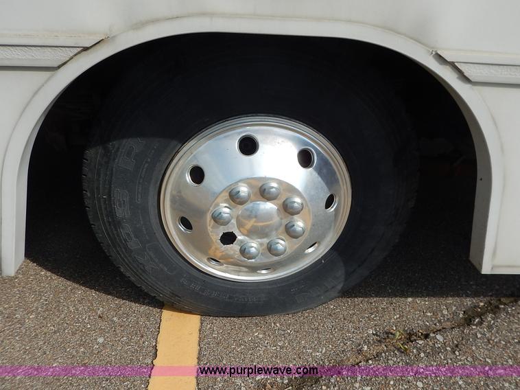 image for item J3865 1992 Chevrolet P30 Winnegbago Brave