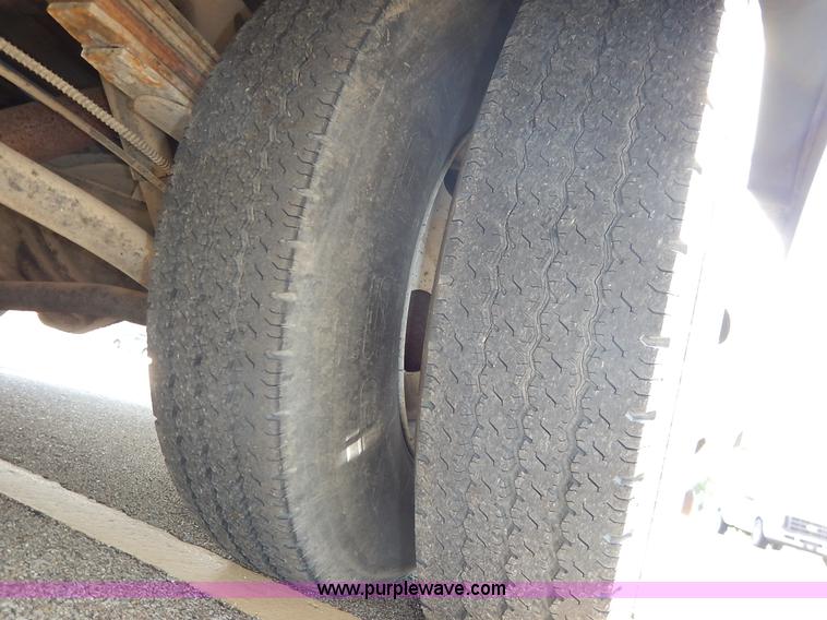 image for item J3865 1992 Chevrolet P30 Winnegbago Brave