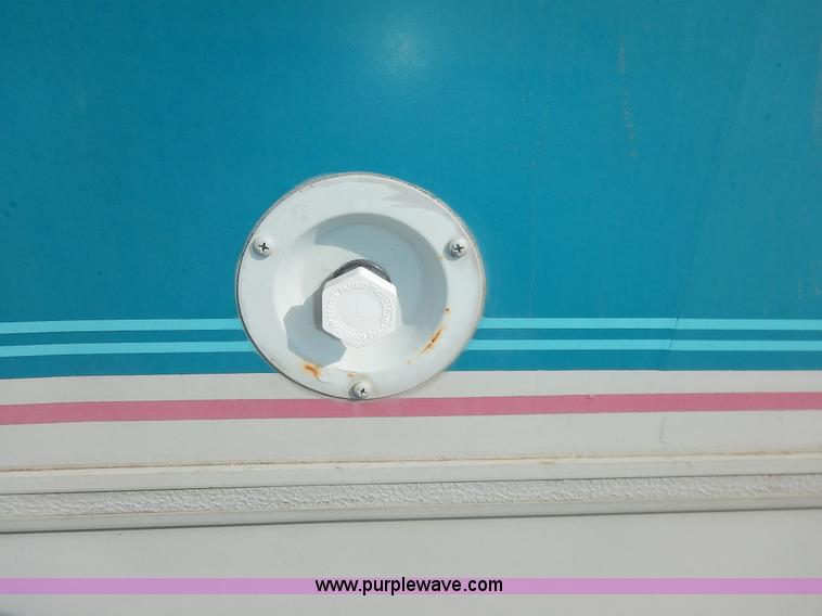 image for item J3865 1992 Chevrolet P30 Winnegbago Brave