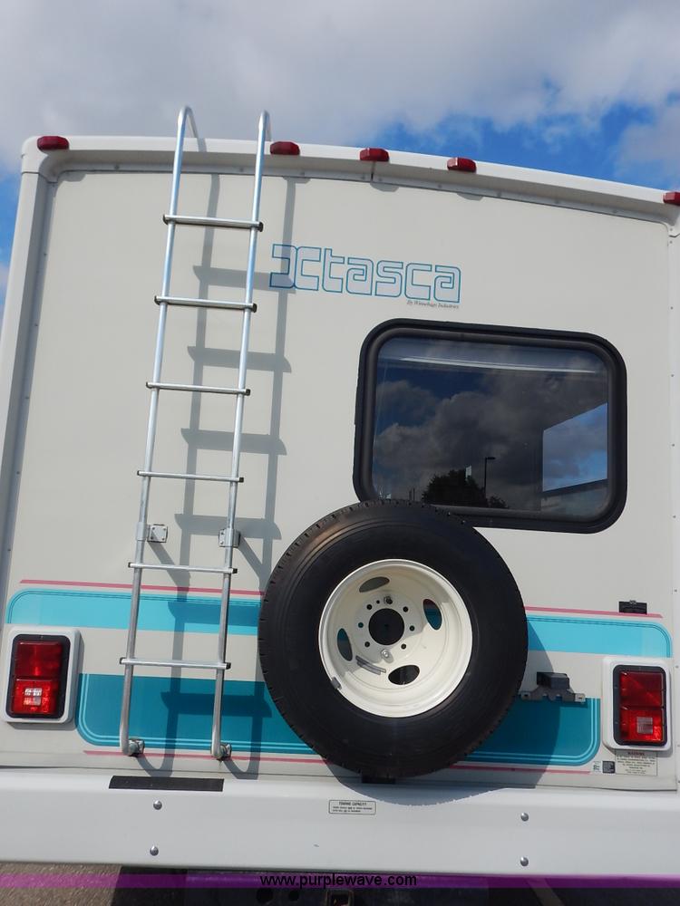 image for item J3865 1992 Chevrolet P30 Winnegbago Brave