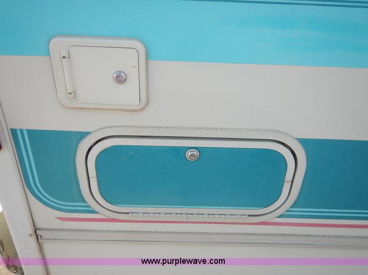 image for item J3865 1992 Chevrolet P30 Winnegbago Brave