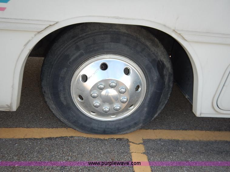 image for item J3865 1992 Chevrolet P30 Winnegbago Brave