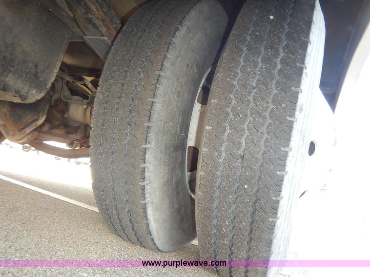 image for item J3865 1992 Chevrolet P30 Winnegbago Brave