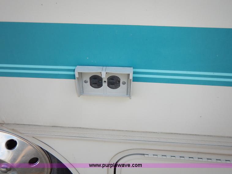 image for item J3865 1992 Chevrolet P30 Winnegbago Brave