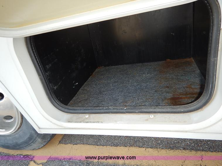 image for item J3865 1992 Chevrolet P30 Winnegbago Brave