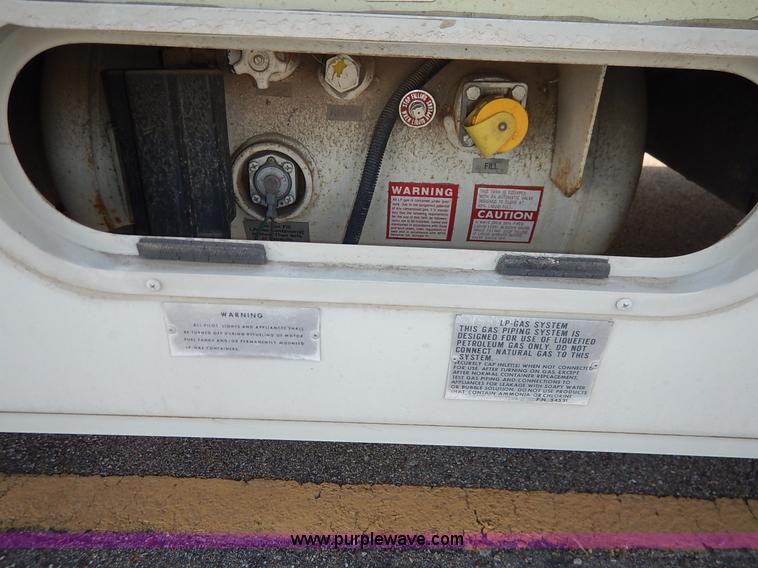 image for item J3865 1992 Chevrolet P30 Winnegbago Brave