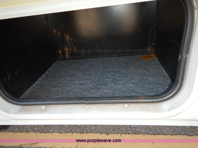 image for item J3865 1992 Chevrolet P30 Winnegbago Brave