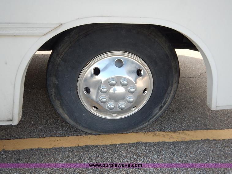 image for item J3865 1992 Chevrolet P30 Winnegbago Brave