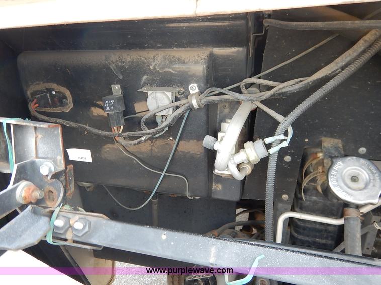 image for item J3865 1992 Chevrolet P30 Winnegbago Brave