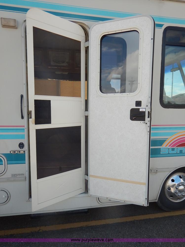 image for item J3865 1992 Chevrolet P30 Winnegbago Brave