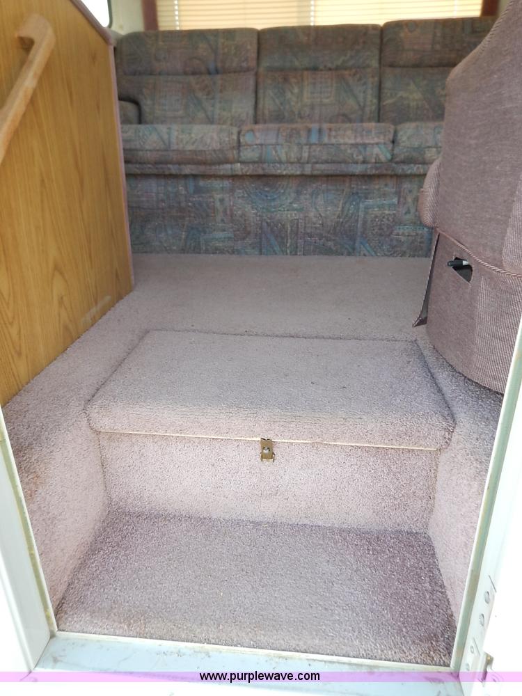 image for item J3865 1992 Chevrolet P30 Winnegbago Brave