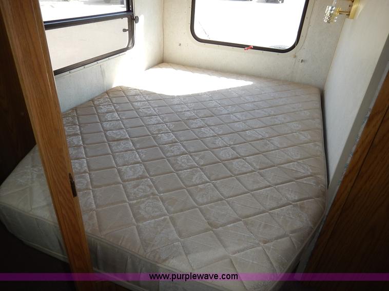 image for item J3865 1992 Chevrolet P30 Winnegbago Brave