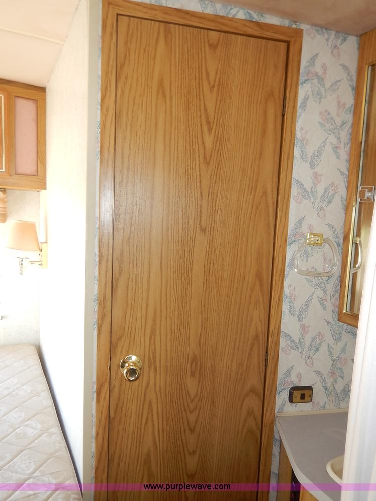 image for item J3865 1992 Chevrolet P30 Winnegbago Brave