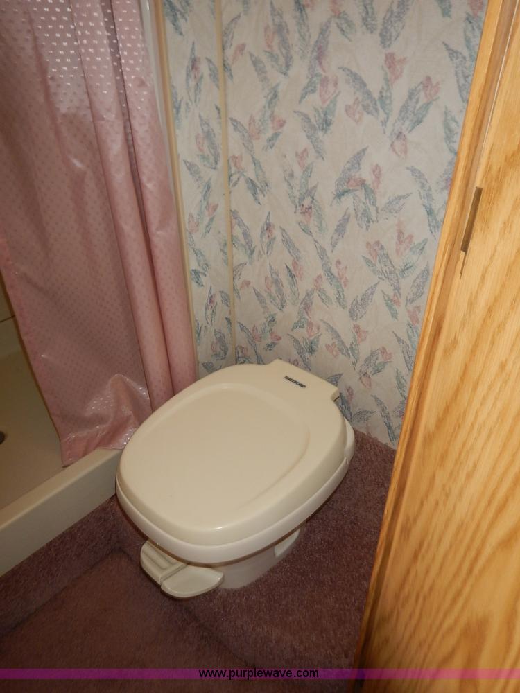 image for item J3865 1992 Chevrolet P30 Winnegbago Brave