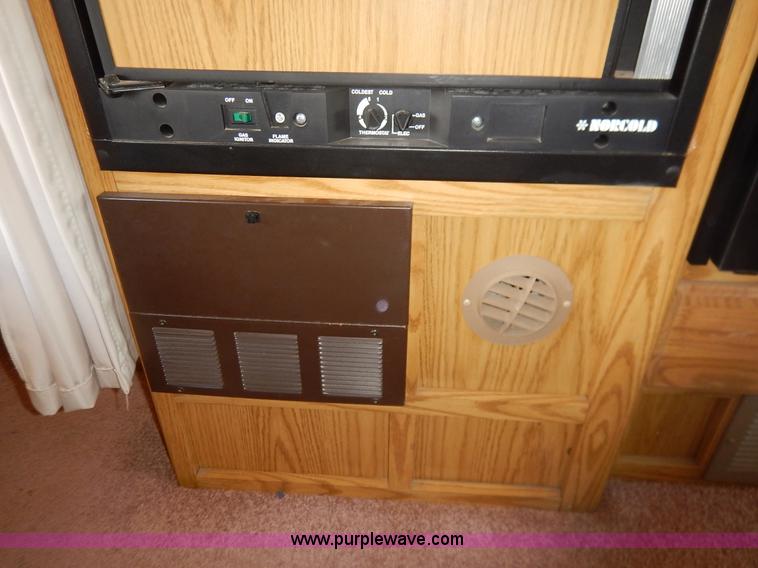 image for item J3865 1992 Chevrolet P30 Winnegbago Brave