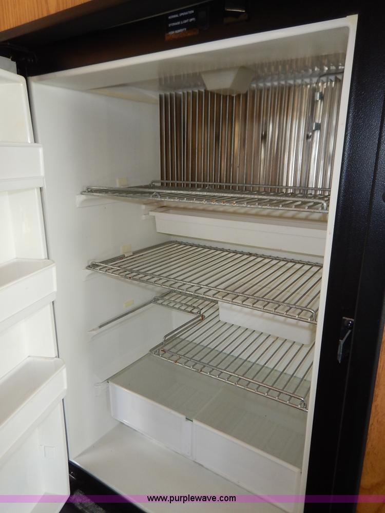 image for item J3865 1992 Chevrolet P30 Winnegbago Brave