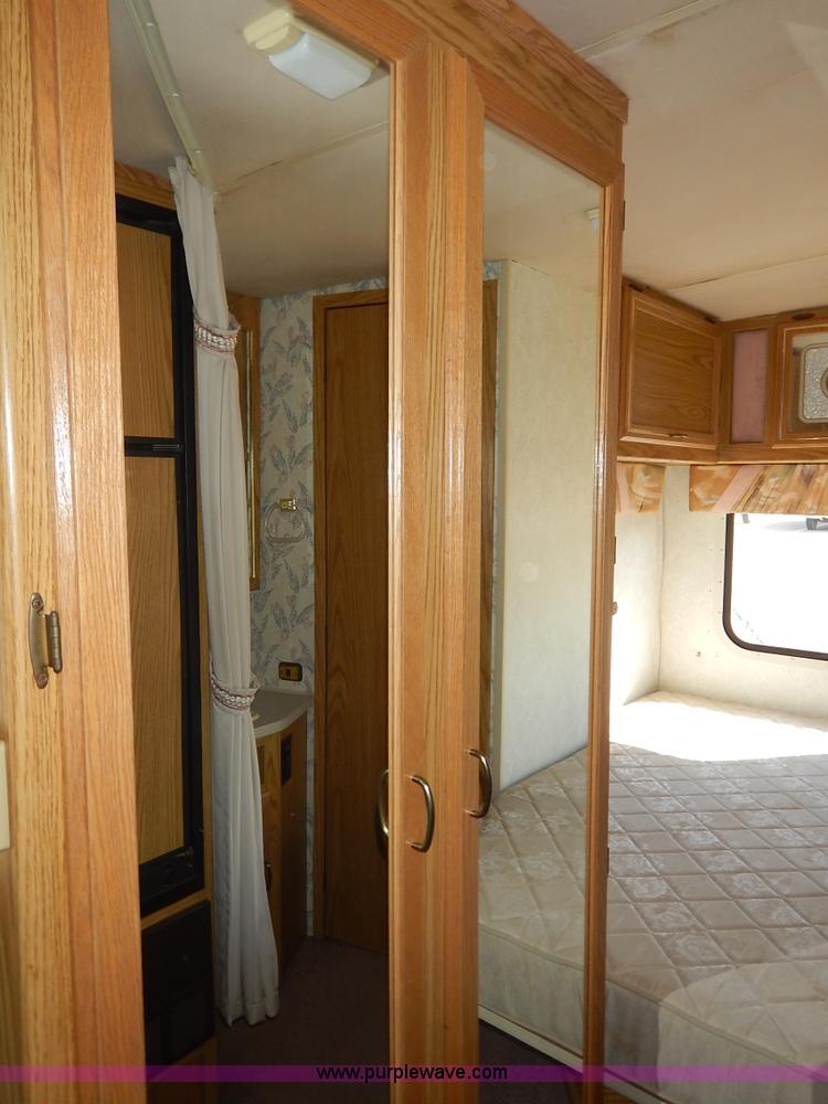 image for item J3865 1992 Chevrolet P30 Winnegbago Brave