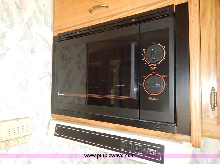 image for item J3865 1992 Chevrolet P30 Winnegbago Brave