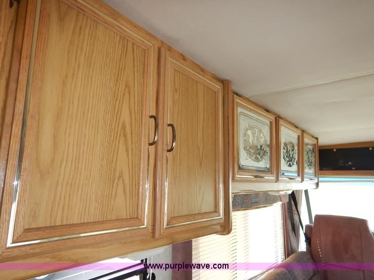 image for item J3865 1992 Chevrolet P30 Winnegbago Brave