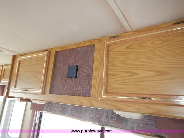 image for item J3865 1992 Chevrolet P30 Winnegbago Brave