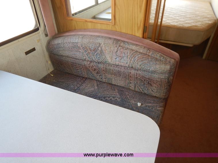 image for item J3865 1992 Chevrolet P30 Winnegbago Brave