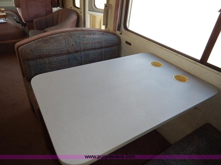 image for item J3865 1992 Chevrolet P30 Winnegbago Brave