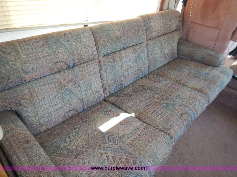 image for item J3865 1992 Chevrolet P30 Winnegbago Brave