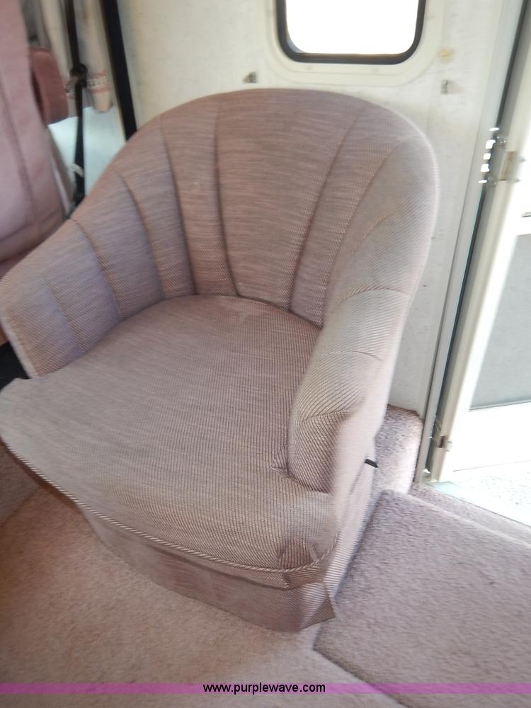 image for item J3865 1992 Chevrolet P30 Winnegbago Brave