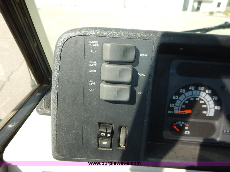 image for item J3865 1992 Chevrolet P30 Winnegbago Brave