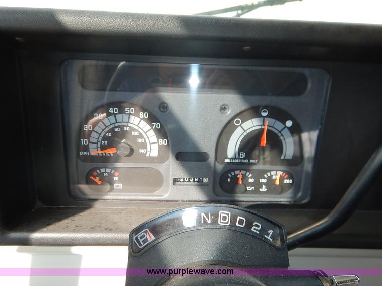 image for item J3865 1992 Chevrolet P30 Winnegbago Brave