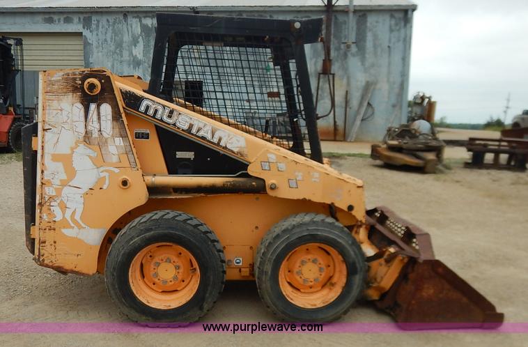 image for item J3867 1996 Mustang 2040 skid steer