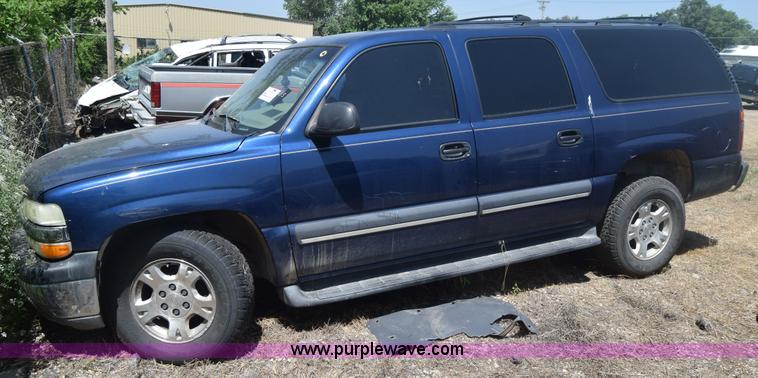 image for item J6528 2002 Chevrolet Suburban 1500 SUV