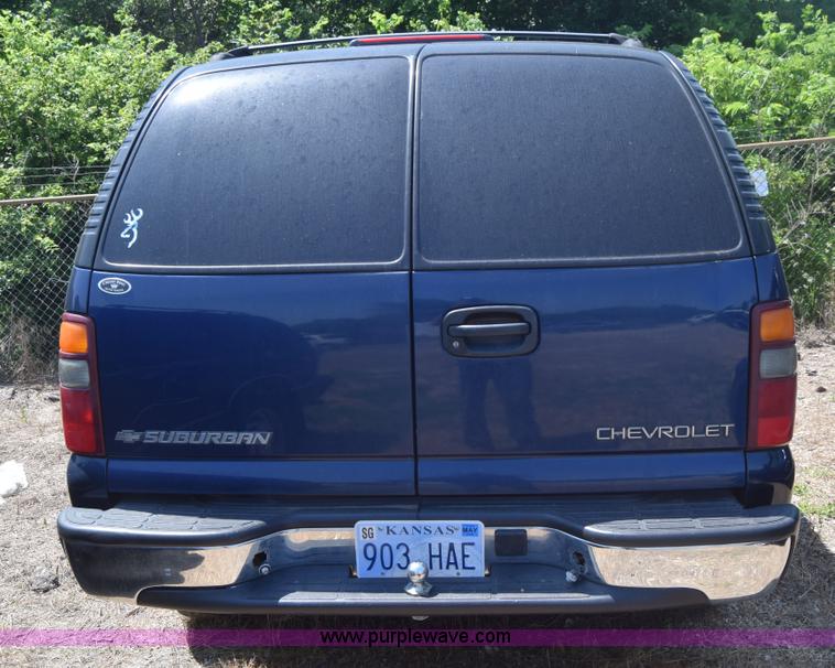 image for item J6528 2002 Chevrolet Suburban 1500 SUV