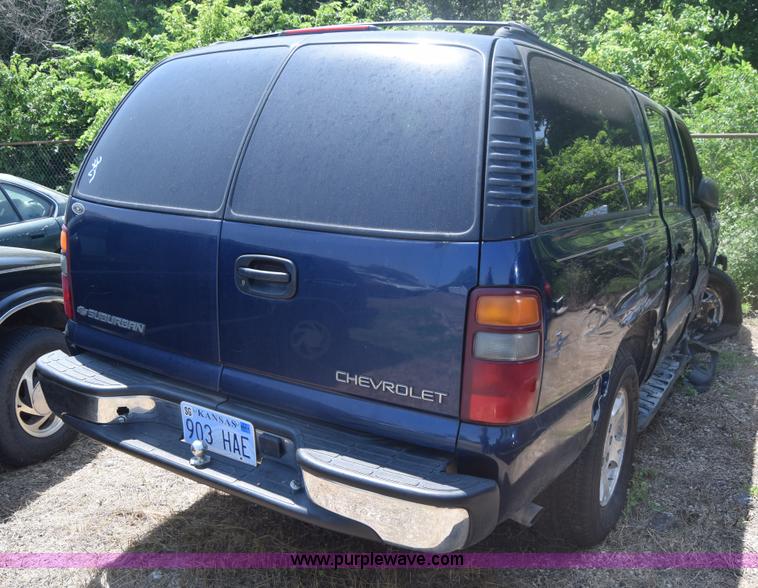 image for item J6528 2002 Chevrolet Suburban 1500 SUV