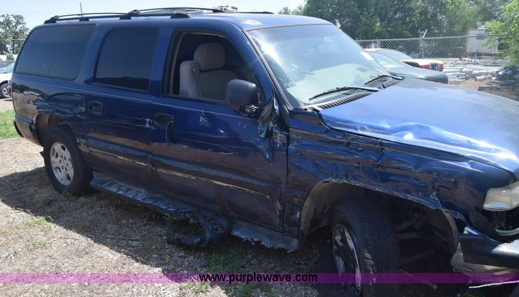image for item J6528 2002 Chevrolet Suburban 1500 SUV