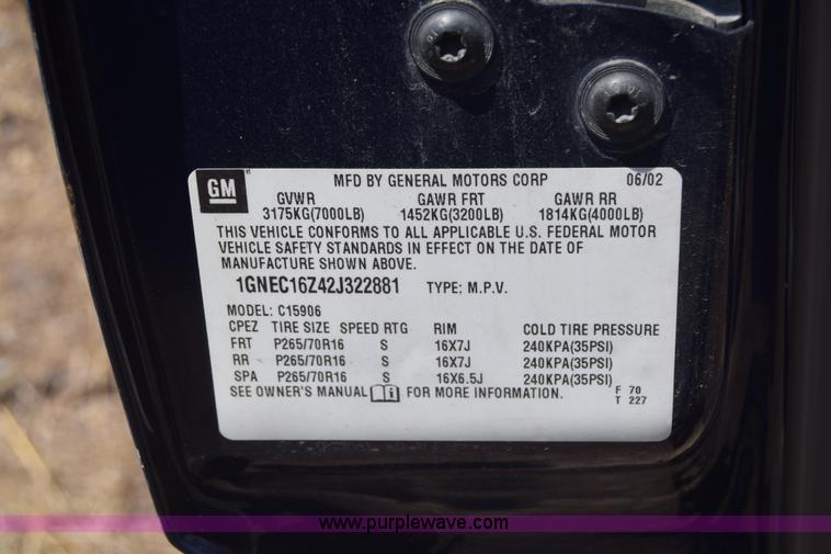 image for item J6528 2002 Chevrolet Suburban 1500 SUV