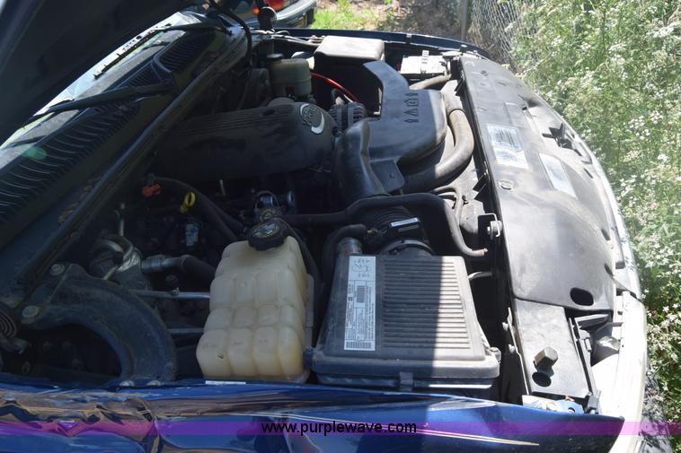 image for item J6528 2002 Chevrolet Suburban 1500 SUV