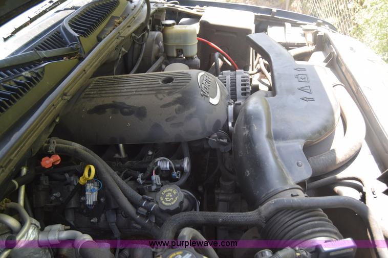 image for item J6528 2002 Chevrolet Suburban 1500 SUV