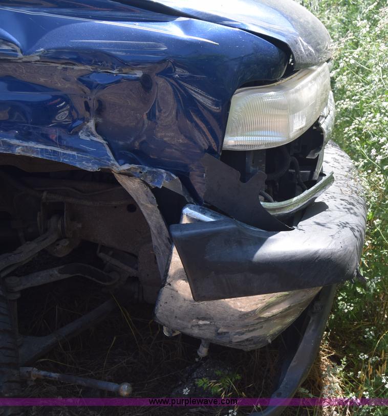 image for item J6528 2002 Chevrolet Suburban 1500 SUV