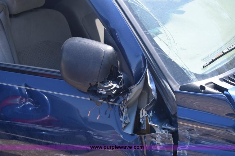 image for item J6528 2002 Chevrolet Suburban 1500 SUV