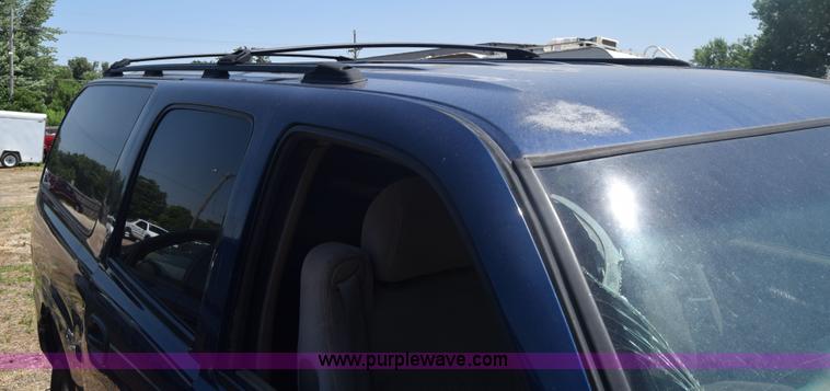image for item J6528 2002 Chevrolet Suburban 1500 SUV