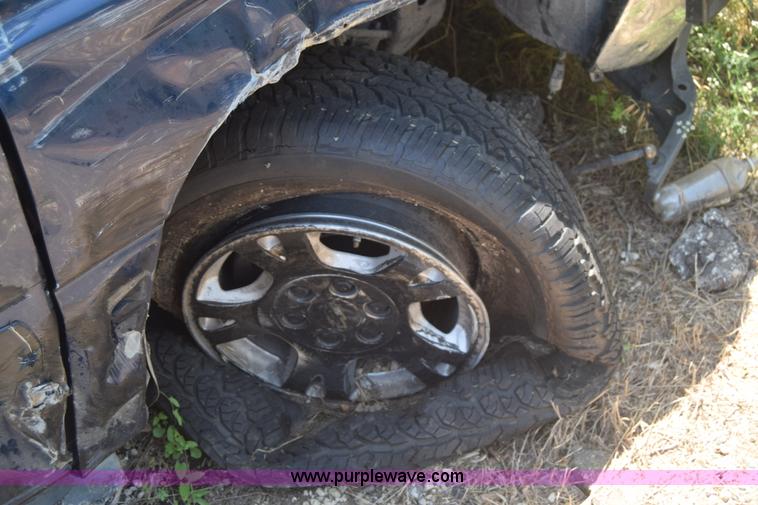 image for item J6528 2002 Chevrolet Suburban 1500 SUV