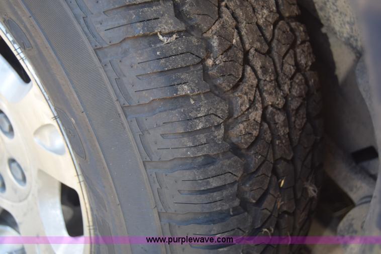 image for item J6528 2002 Chevrolet Suburban 1500 SUV